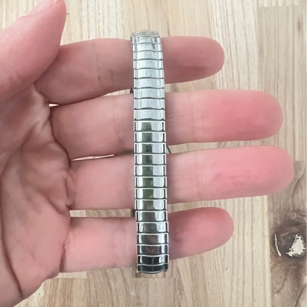 Watch-it ladies silver tone bracelet watch NEW BATTERY